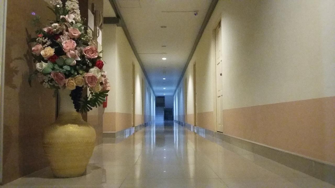 Surin Mansion Hotel ภายนอก รูปภาพ